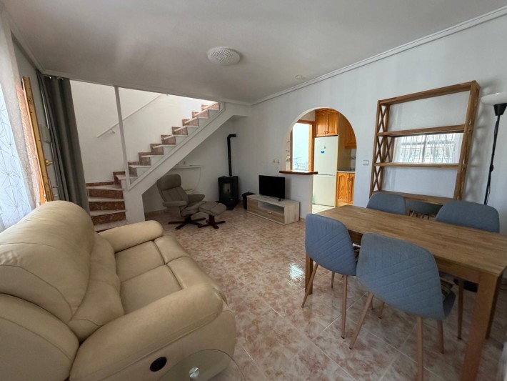 Well presented corner house in Playa Flamenca