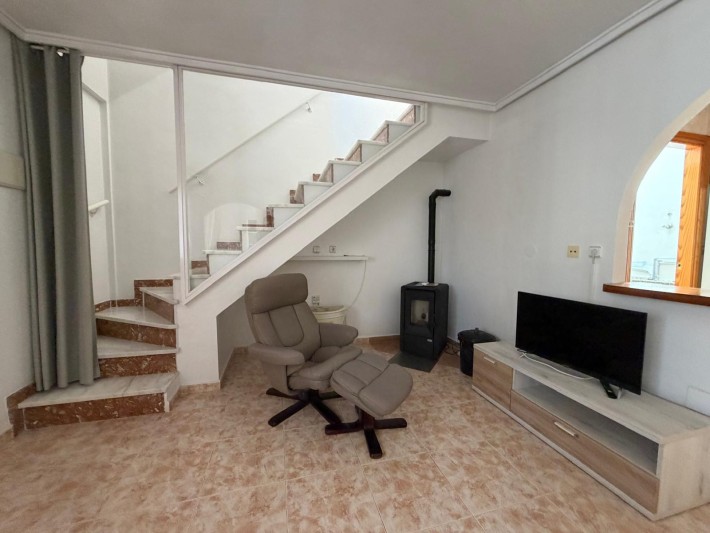 Well presented corner house in Playa Flamenca