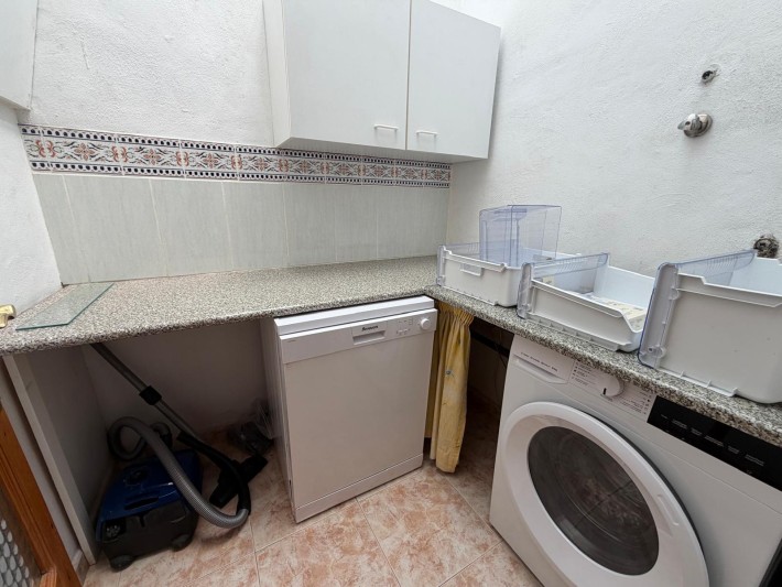 Well presented corner house in Playa Flamenca