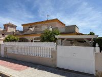 Well presented corner house in Playa Flamenca