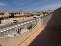 Well presented corner house in Playa Flamenca