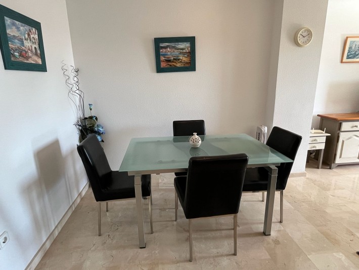 Spacious apartment in gated complex in Playa Flamenca