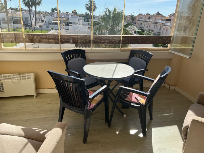 Spacious apartment in gated complex in Playa Flamenca