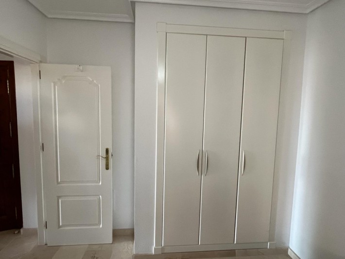 Spacious apartment in gated complex in Playa Flamenca