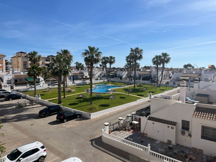 Spacious apartment in gated complex in Playa Flamenca