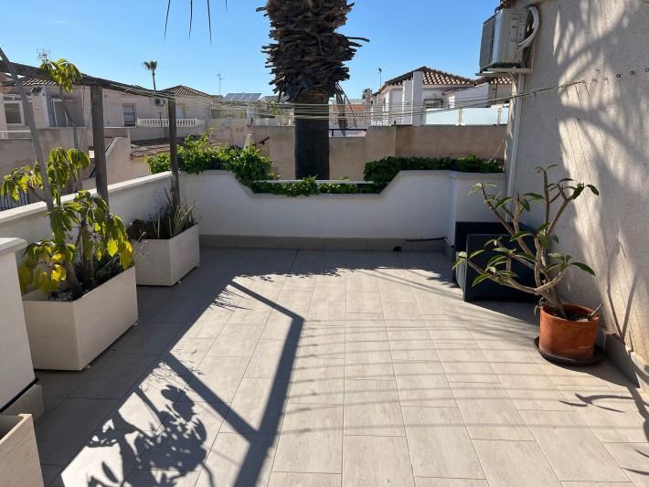 Well presented corner house with 3 bedrooms in Playa Flamenca