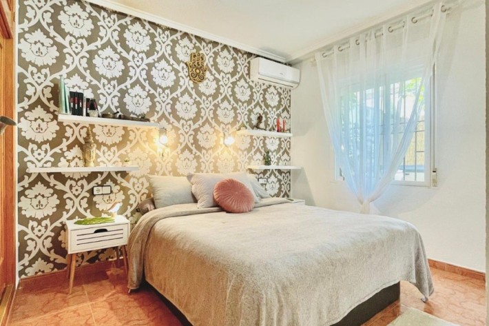 Well presented corner house with 3 bedrooms in Playa Flamenca