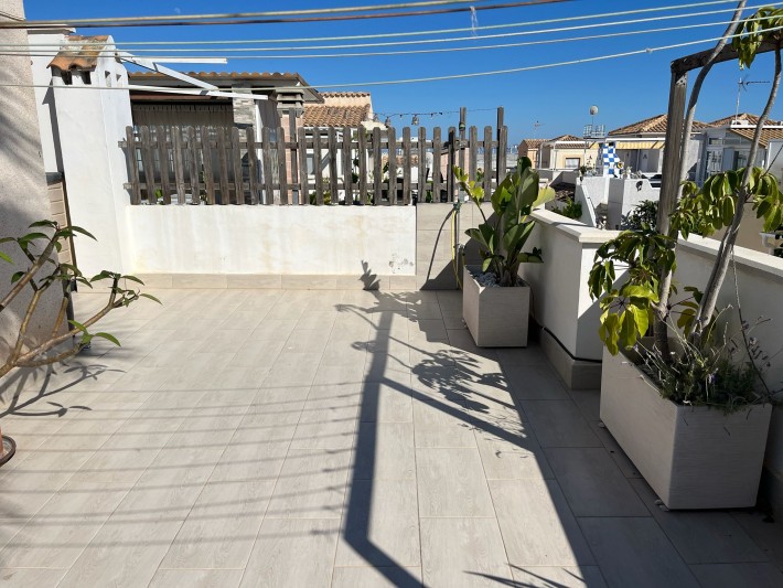 Well presented corner house with 3 bedrooms in Playa Flamenca