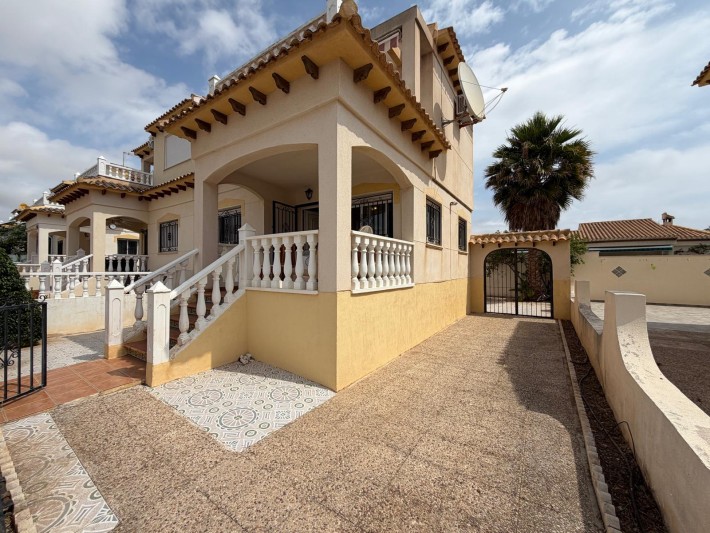 Semi-detached villa with 3 bedrooms in Playa Flamenca