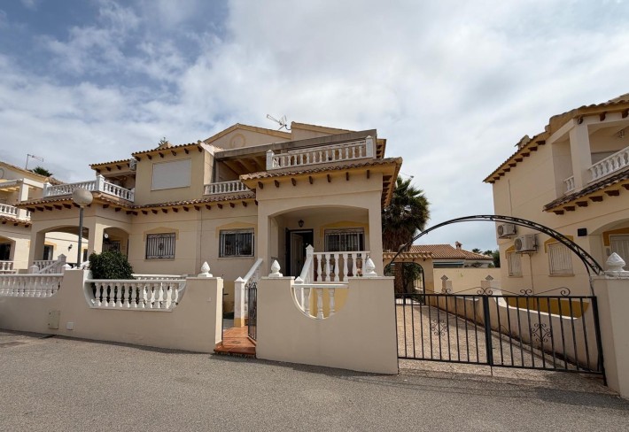 Semi-detached villa with 3 bedrooms in Playa Flamenca