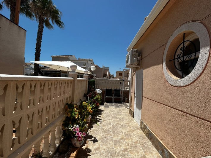 Spacious corner house in gated complex close to amenities in Playa Flamenca Spacious corner house in gated complex close to amenities in Playa Flamenca