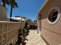 Spacious corner house in gated complex close to amenities in Playa Flamenca