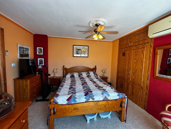 Spacious corner house in gated complex close to amenities in Playa Flamenca Spacious corner house in gated complex close to amenities in Playa Flamenca