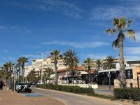 South-facing penthouse apartment - only 100m from the beach!