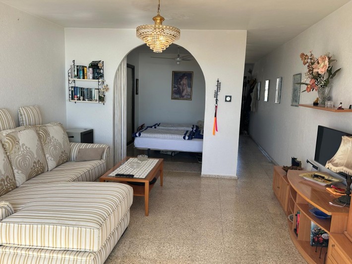 South-facing penthouse apartment - only 100m from the beach! South-facing penthouse apartment - only 100m from the beach!