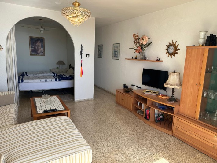 South-facing penthouse apartment - only 100m from the beach! South-facing penthouse apartment - only 100m from the beach!