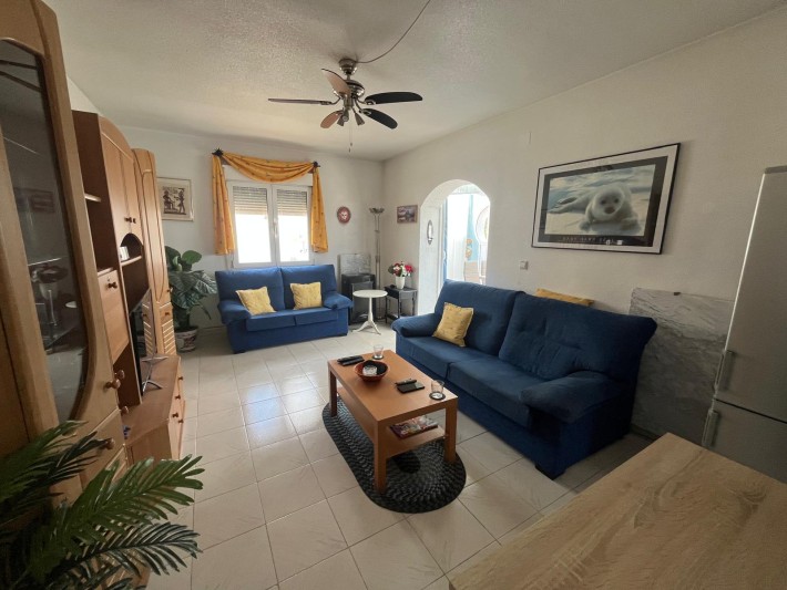 Upstairs corner apartment with fantastic views Upstairs corner apartment with fantastic views