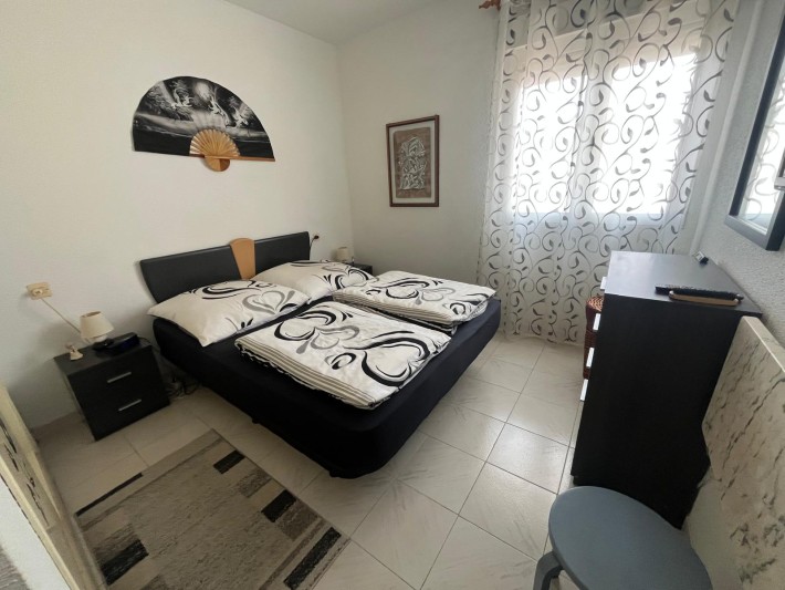 Upstairs corner apartment with fantastic views Upstairs corner apartment with fantastic views