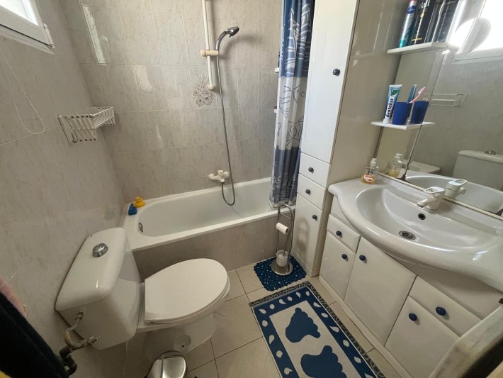 Upstairs corner apartment with fantastic views Upstairs corner apartment with fantastic views