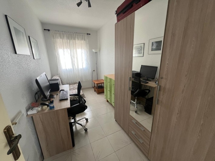 Upstairs corner apartment with fantastic views Upstairs corner apartment with fantastic views