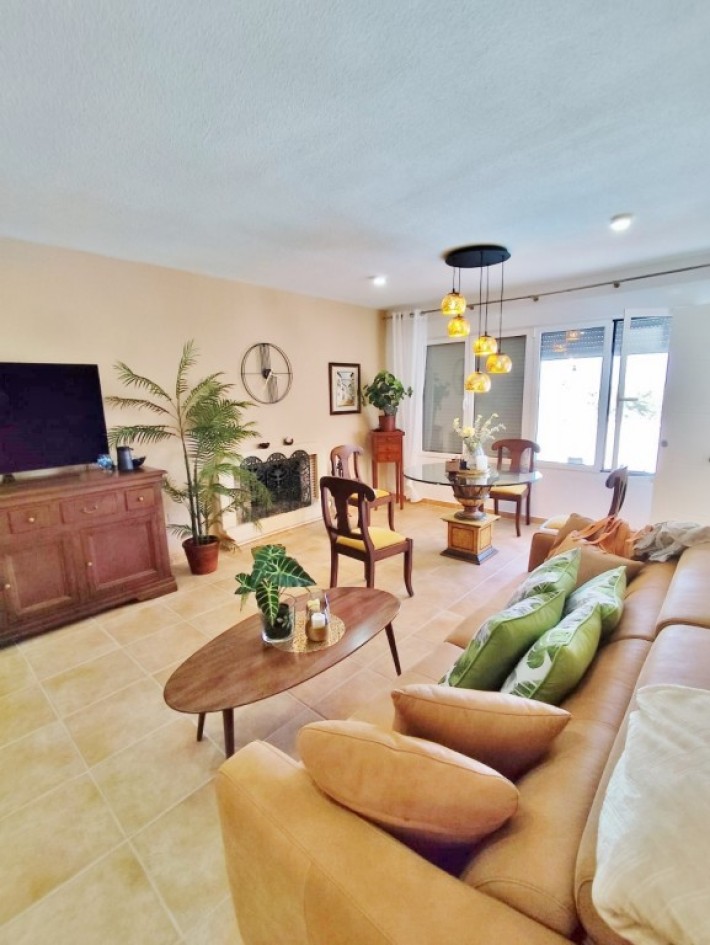 Large detached villa with private pool in San Miguel de Salinas
