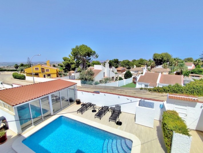 Large detached villa with private pool in San Miguel de Salinas
