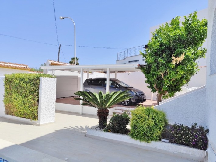 Large detached villa with private pool in San Miguel de Salinas