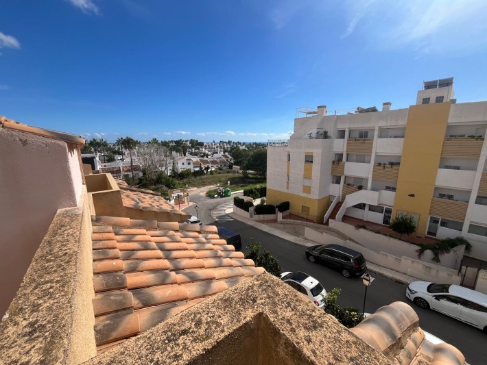 South-facing terraced house in Villamartin
