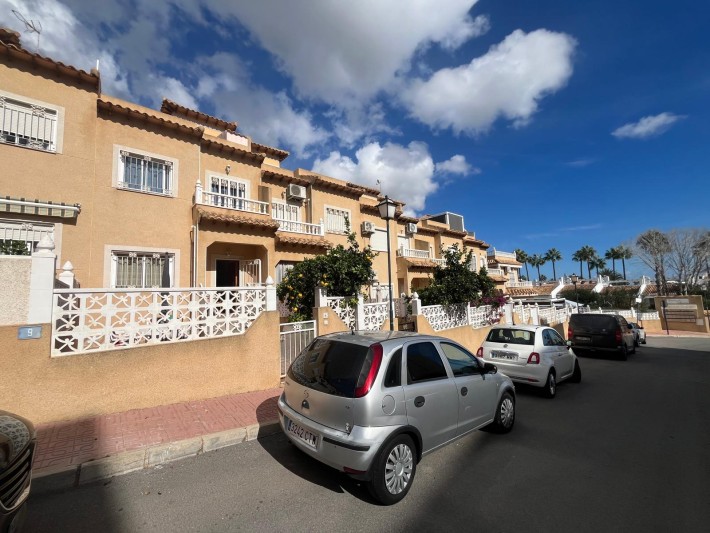 South-facing terraced house in Villamartin