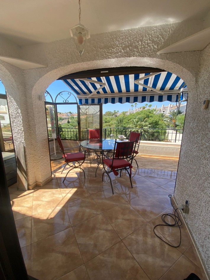 Spacious and bright south-facing corner apartment close to the beach in Cabo Roig