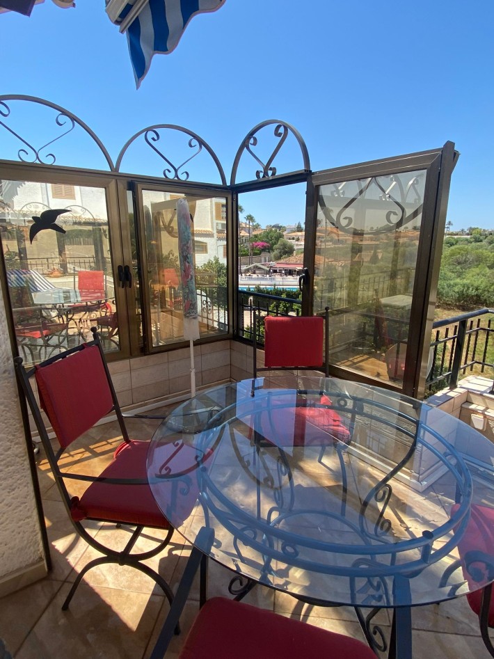 Spacious and bright south-facing corner apartment close to the beach in Cabo Roig