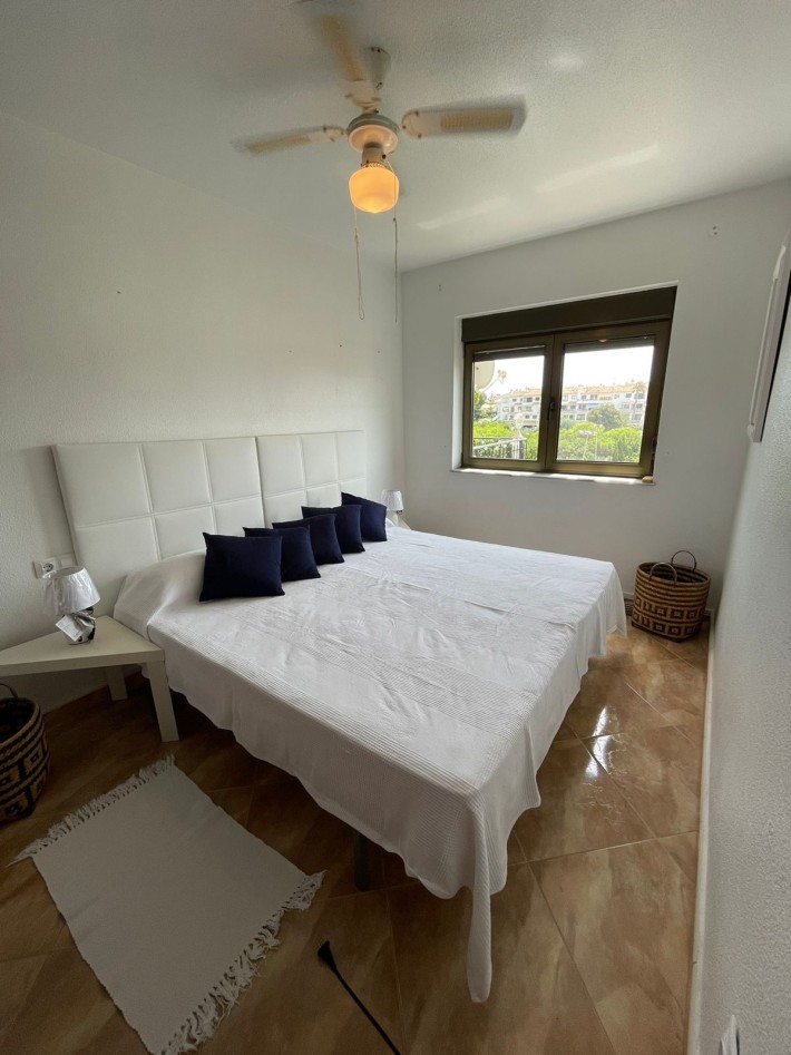 Spacious and bright south-facing corner apartment close to the beach in Cabo Roig