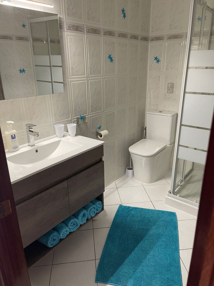 Spacious and bright south-facing corner apartment close to the beach in Cabo Roig