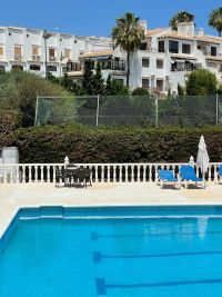 Spacious and bright south-facing corner apartment close to the beach in Cabo Roig