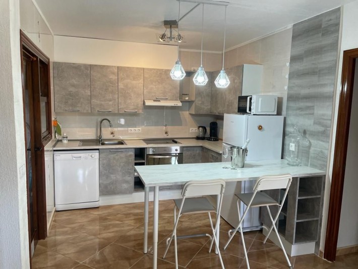 Spacious and bright south-facing corner apartment close to the beach in Cabo Roig