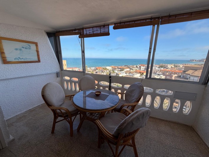South-facing penthouse apartment - only 100m from the beach! South-facing penthouse apartment - only 100m from the beach!