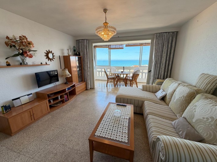 South-facing penthouse apartment - only 100m from the beach! South-facing penthouse apartment - only 100m from the beach!