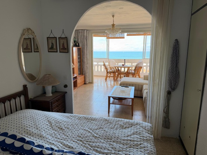South-facing penthouse apartment - only 100m from the beach! South-facing penthouse apartment - only 100m from the beach!